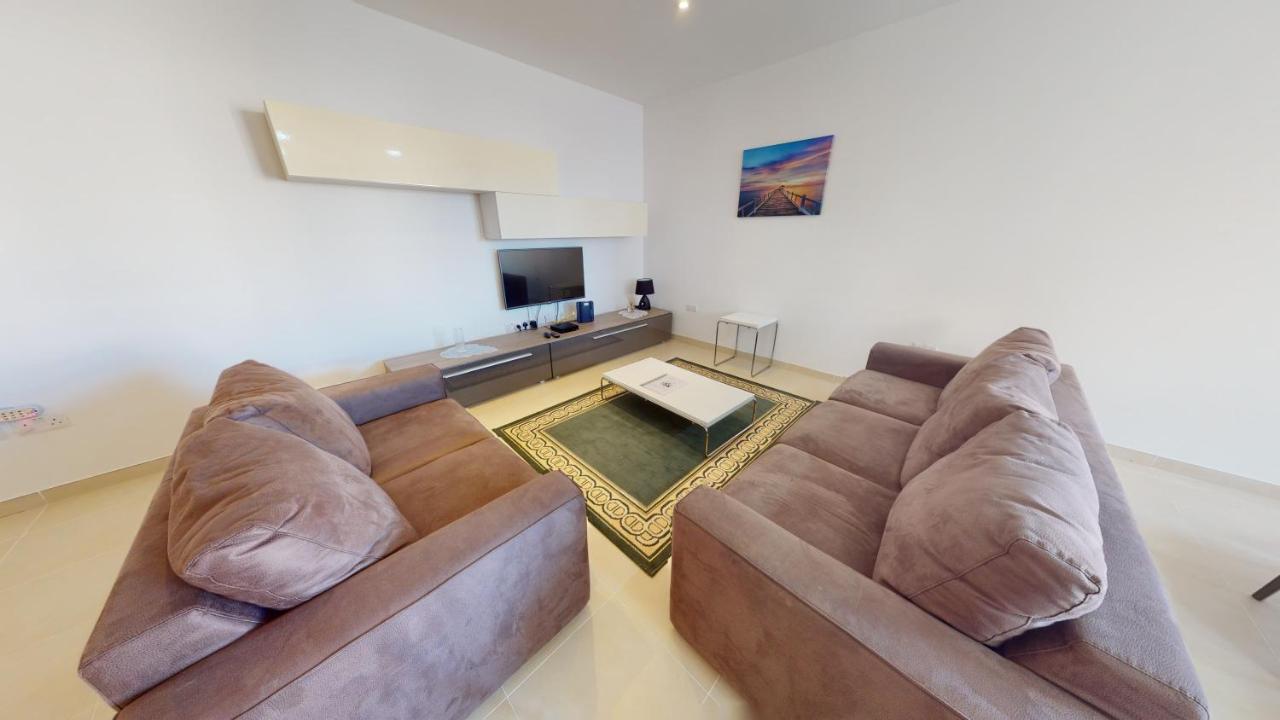 Spacious 2 Bedroom Apartment In Sliema Esterno foto