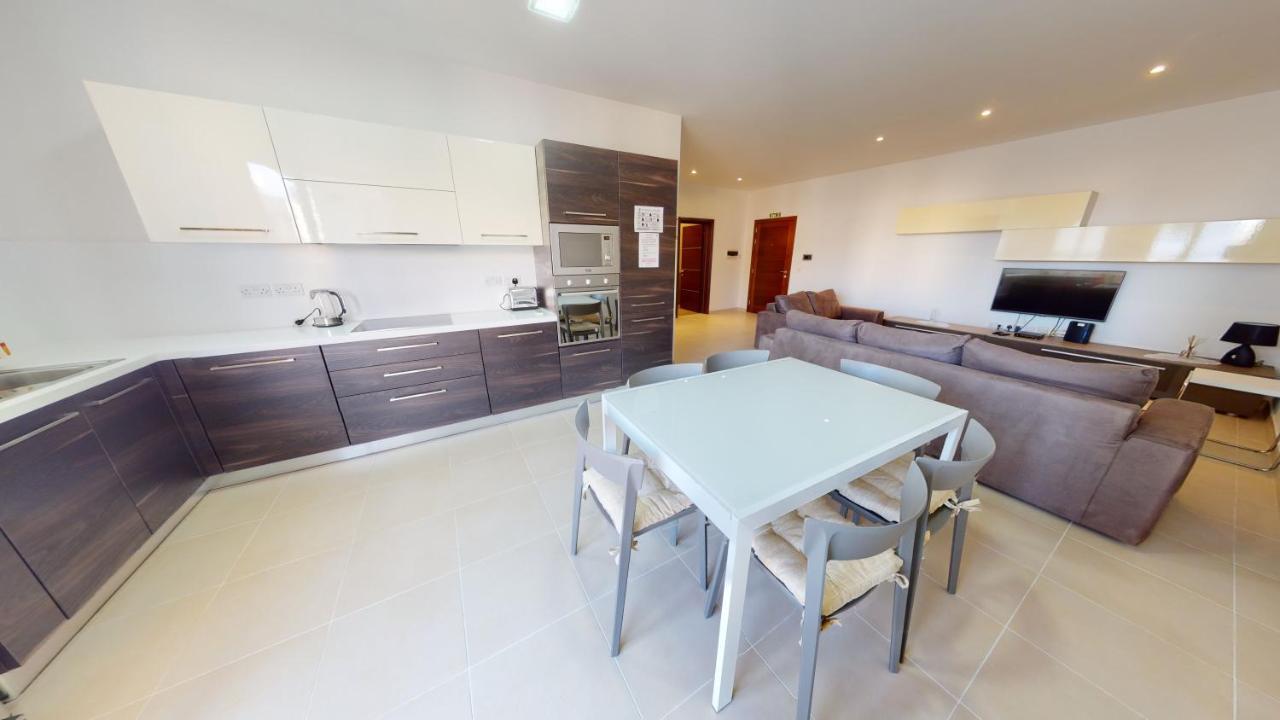 Spacious 2 Bedroom Apartment In Sliema Esterno foto