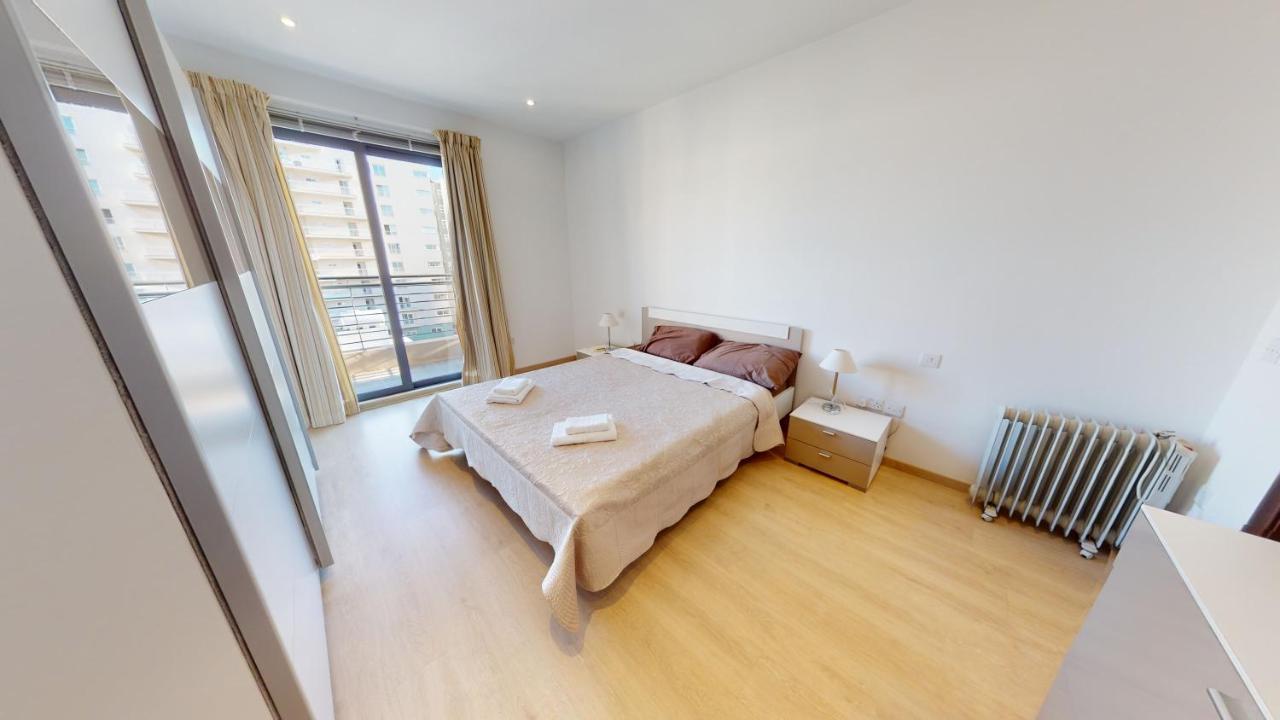 Spacious 2 Bedroom Apartment In Sliema Esterno foto